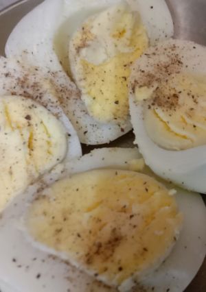 A picture of Boiled eggs.