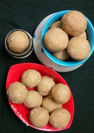 आटा लड्डू (Atta ladoo recipe in Hindi) रेसिपी मुख्य फोटो