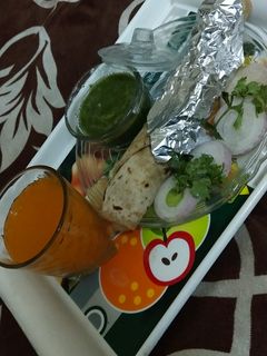 चिकन काठी रोल (Chicken kathi roll recipe in Hindi) रेसिपी मुख्य फोटो
