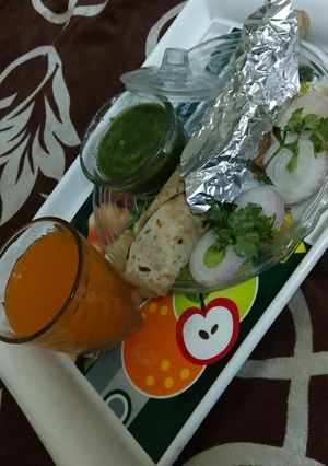 चिकन काठी रोल (Chicken kathi roll recipe in Hindi) रेसिपी मुख्य फोटो
