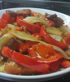 thịt lợn xào chua ngọt ớt chuông