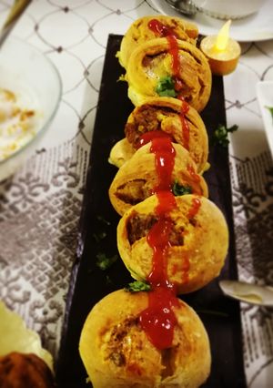 A picture of Qeema buns.