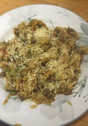 Una foto de Arroz con carne y verduras