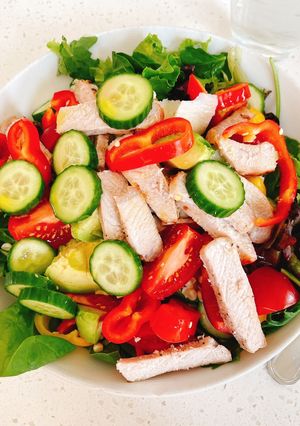 Hình của món Eat clean (salad thịt heo áp chảo).