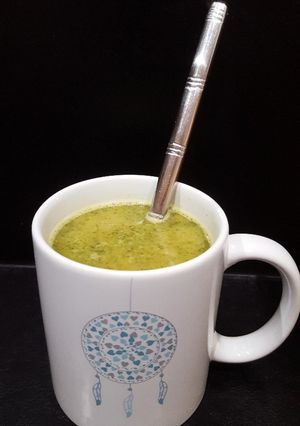 Une photo de Soupe pois chiche basilic