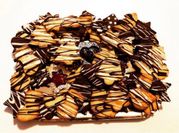 Una foto di biscotti al cioccolato con albume