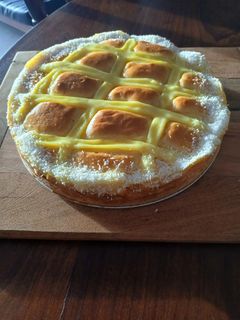 Una foto de Torta matera con crema pastelera 💛