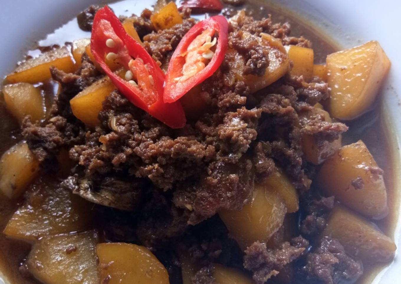 Semur kentang daging cincang