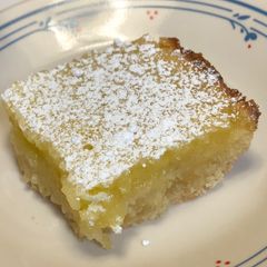 A picture of Lemon Bars.