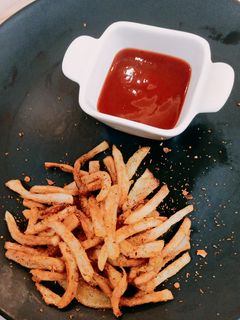 पेरी पेरी फ्रेंच फ्राईज 🍟 (peri peri french fries recipe in marathi) रेसिपी चे मुख्य फोटो 