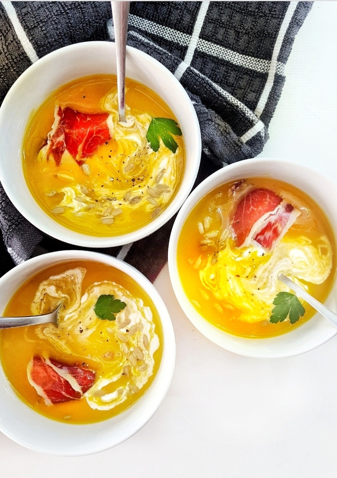 Una foto de Crema de calabaza asada con leche de coco