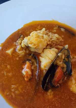 Una foto de Arroz caldoso con pescado