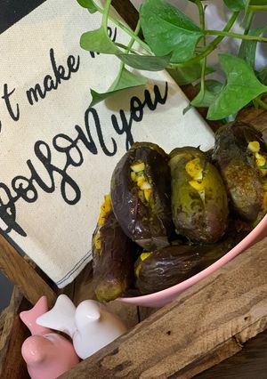 عکسی از دستور ترشی بادمجان شکم پر 🍆🧄