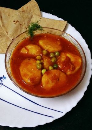 A picture of Dum aloo matar.