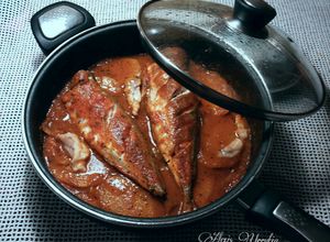 Foto principal de Cazuela de chicharros, en salsa de tomate y patatas