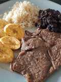 Arroz blanco + Porotos negros + Carne + Plátano Frito