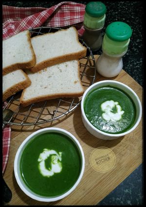 স্পিনাচ সুপ (Spinach Soup Recipe in Bengali) রেসিপির প্রধান ছবি