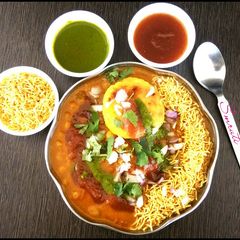 A picture of Ragda patties.
