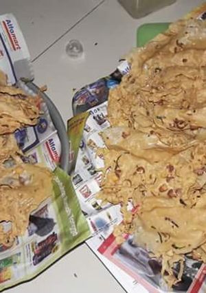 Foto resep Peyek Kacang & Teri Homemade😉😉😉