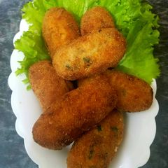 Cheesy chicken & potato croquettes A picture of Cheesy chicken & potato croquettes.