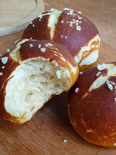 Foto di Laugenbrot (bretzel buns)
