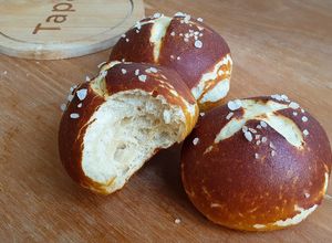 Foto di Laugenbrot (bretzel buns)