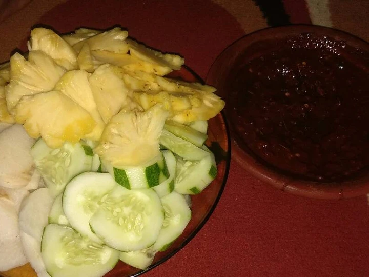 Langkah Gampang Membikin Resep Rujak petis yang Bikin Ngiler Anti Ribet, Uenak Banget