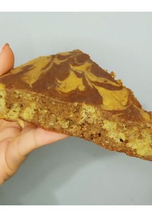 Una foto de Torta de banano marmolada.🍌