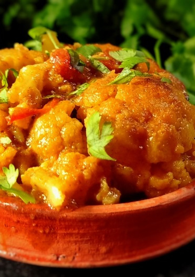 ফুলকপি আলুর ডালনা (foolkopi aloor dalna recipe in Bengali) রেসিপির প্রধান ছবি
