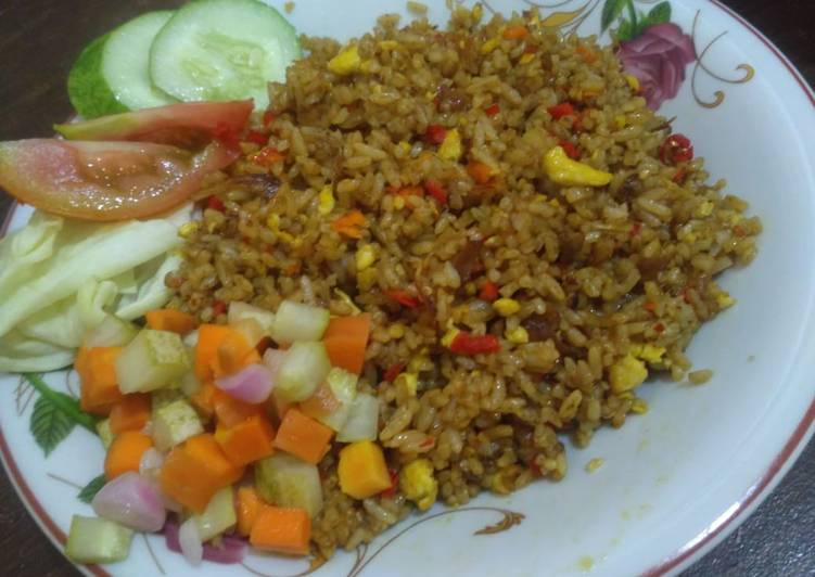 Bagaimana Menyiapkan Nasi goreng kari.. simple endolita, Enak Banget