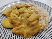 Una foto de pollo coco comino