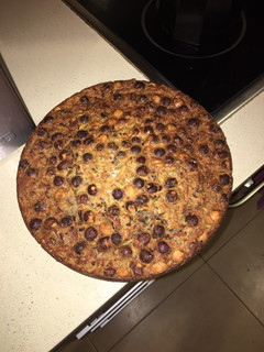 Una foto de Bizcocho pasas, avellanas y manzana rallada🌰