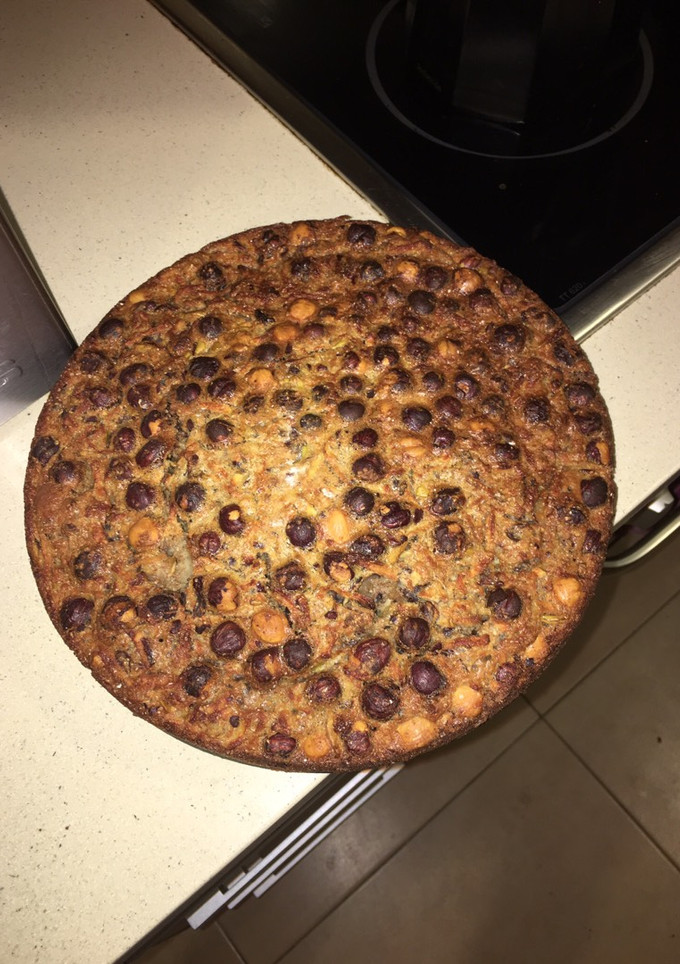 Una foto de Bizcocho pasas, avellanas y manzana rallada🌰