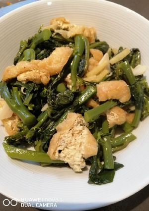 A picture of Baby Kale in Tofu Puffs.