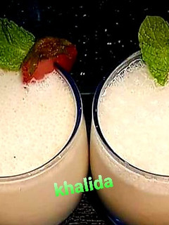 A picture of Banana and strawberry shake.