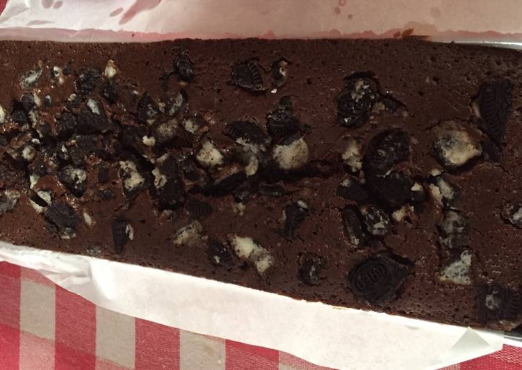 Brownies Panggang Topping Oreo