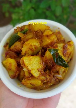आलू की सूखी सब्जी (Aloo ki sukhi sabzi recipe in Hindi) रेसिपी मुख्य फोटो