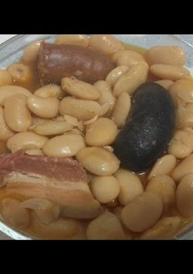 Una foto de Fabada asturiana