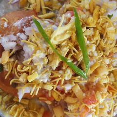 A picture of Aloo kachori.
