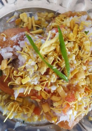 A picture of Aloo kachori.
