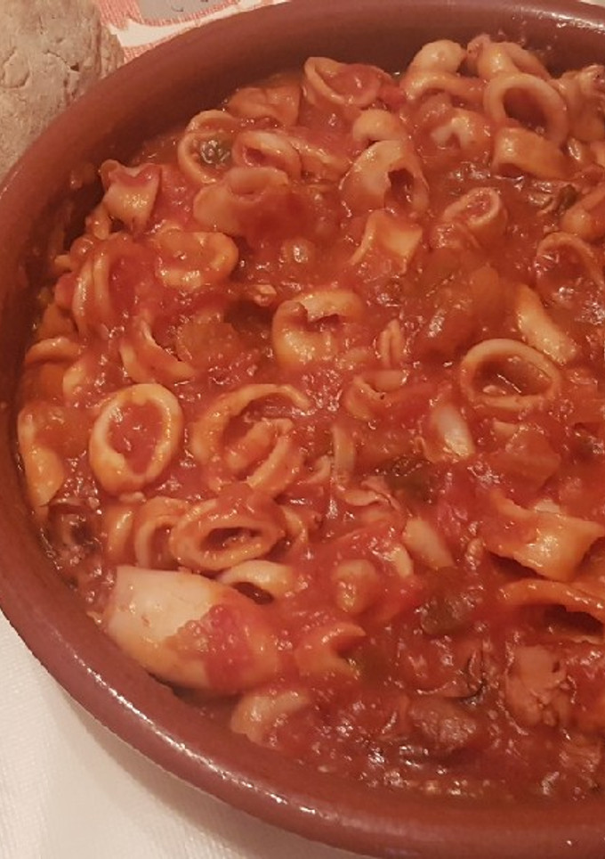 Una foto de Calamares fritos con tomate en 15 minutos