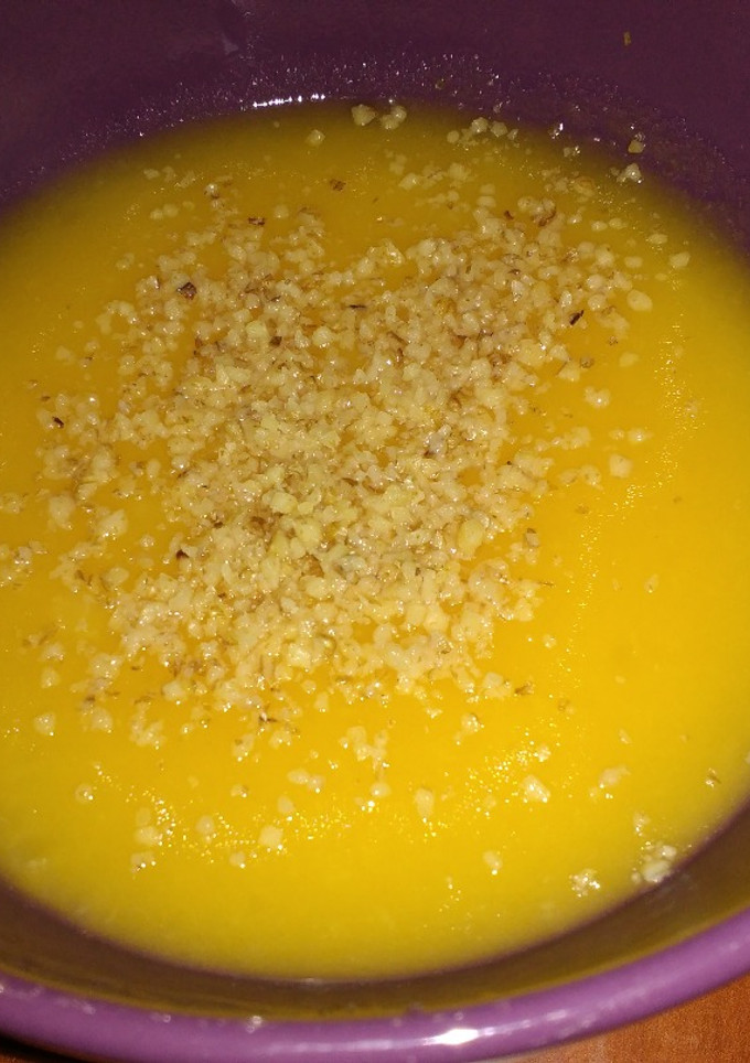Una foto de Crema de calabaza con nueces