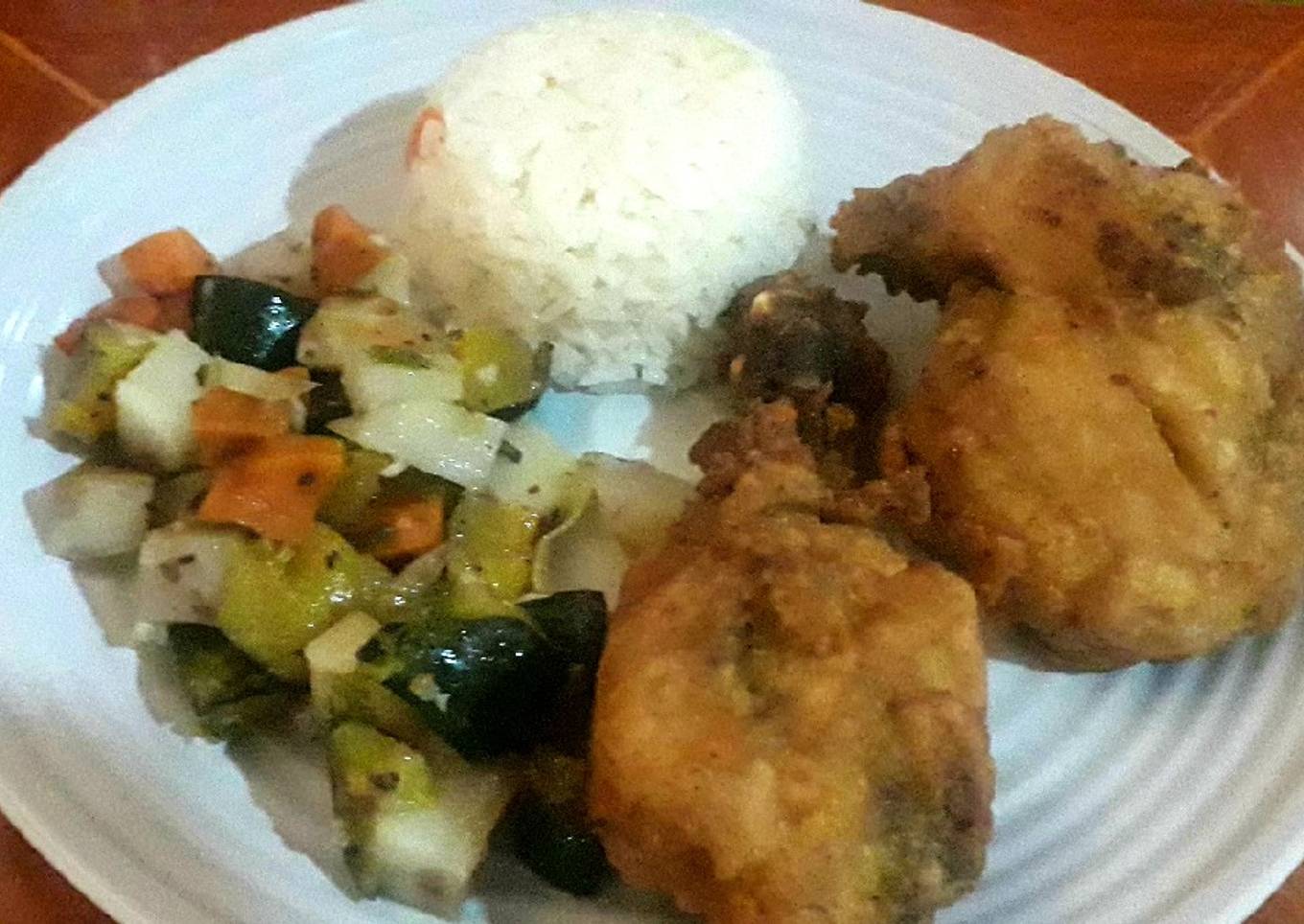 Pollo frito con vegetales