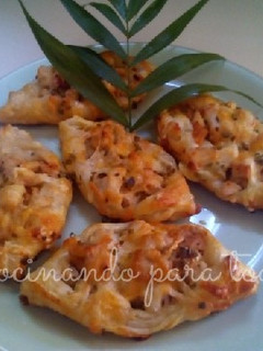 Una foto de Barquitas de hojaldre y pollo