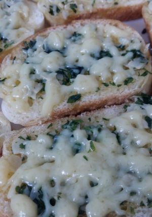 A picture of Garlic Bread.