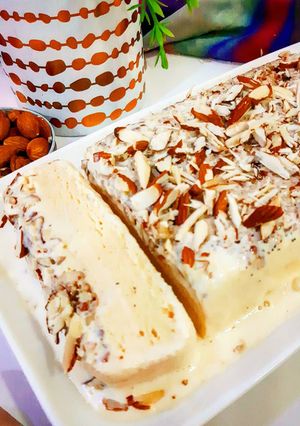 A picture of Almond loaded kulfa.