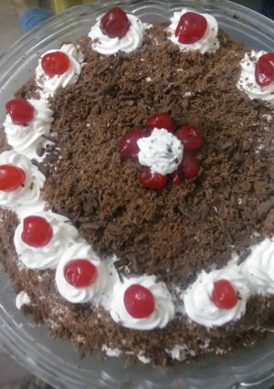 A picture of Black Forest Cake.