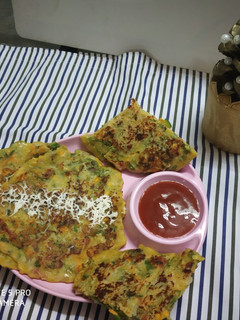 ચીઝ પનીર ચીલા(cheese paneer chilla recipe in Gujarati) રેસીપી મુખ્ય ફોટો