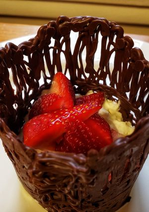 รูปของ สตอเบอรี่ช็อคโกแลตวาเลนไทน์ เมนูขนมง่ายๆ วัตถุดิบแค่ 3 อย่าง