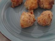 Una foto de patata y huevo airfryer
